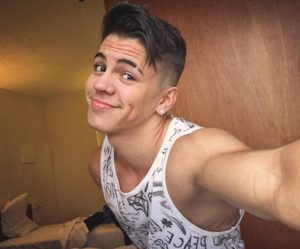 Biel é acusado de ser gay por ex-repórter da Record