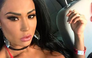 Gracyanne Barbosa faz estoque de ovos por causa da greve