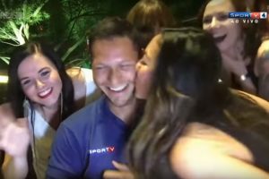 Repórter xavecado ao vivo se posiciona contra comparação à russa assediada em vídeo