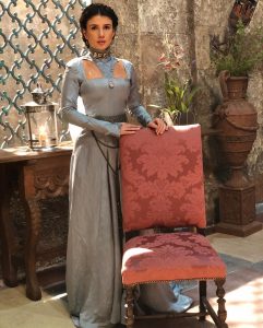 Paula Fernandes bomba na web com estreia em Deus Salve o Rei