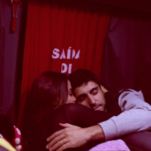 Anitta reclama da falta do marido: “Trabalha é bom, mas saudade….”