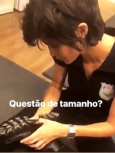 Assumida sexualmente! Nanda costa brinca com tamanho de sapato: “É 36”