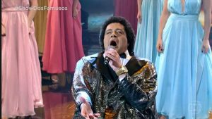 Sendo concorrente direto, Tiago Abravanel revela que Silvio Santos assiste a suas apresentações no domingo