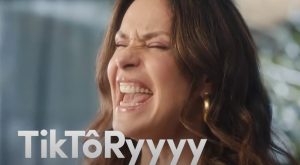 Jornal Nacional divide opiniões após empresa patrocinar o telejornal