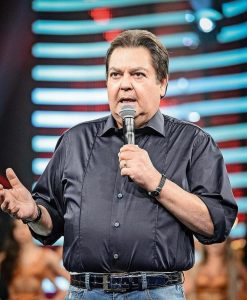 Faustão testa positivo para Covid e gravações são adiadas