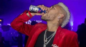 Neymar faz festão e consegue esconder da imprensa