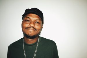 Djonga arquiva tudo em seu instagram e viaja à Paris com família: Será que terá novo álbum?