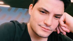 Felipe Neto adoece em Paris e faz elogio ao SUS: “Valorizem o Brasil”