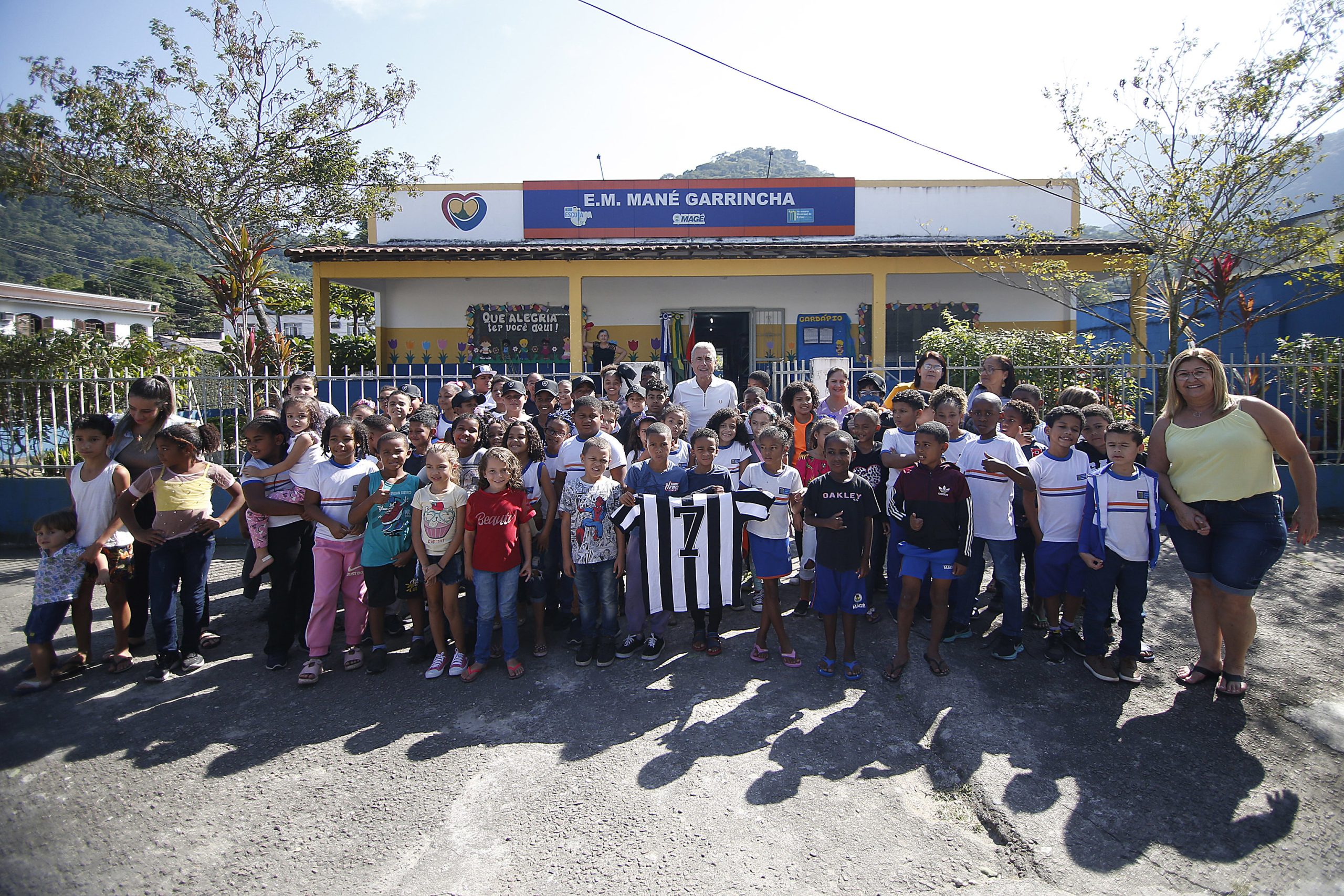 Luís Castro, Botafogo, Mané Garrincha, Garrincha, Pau Grande, Pau Grande Magé, Cidade Natal de Garrincha, Terra natal de Garrincha, Luís Castro em Pau Grande, Luís Castro em Magé, Por dentro da história, Magé, Rio de Janeiro, Pau Grande RJ, Tv, Online, Brasil, Grátis, Br, Fm, Escola Municipal Mané Garrincha