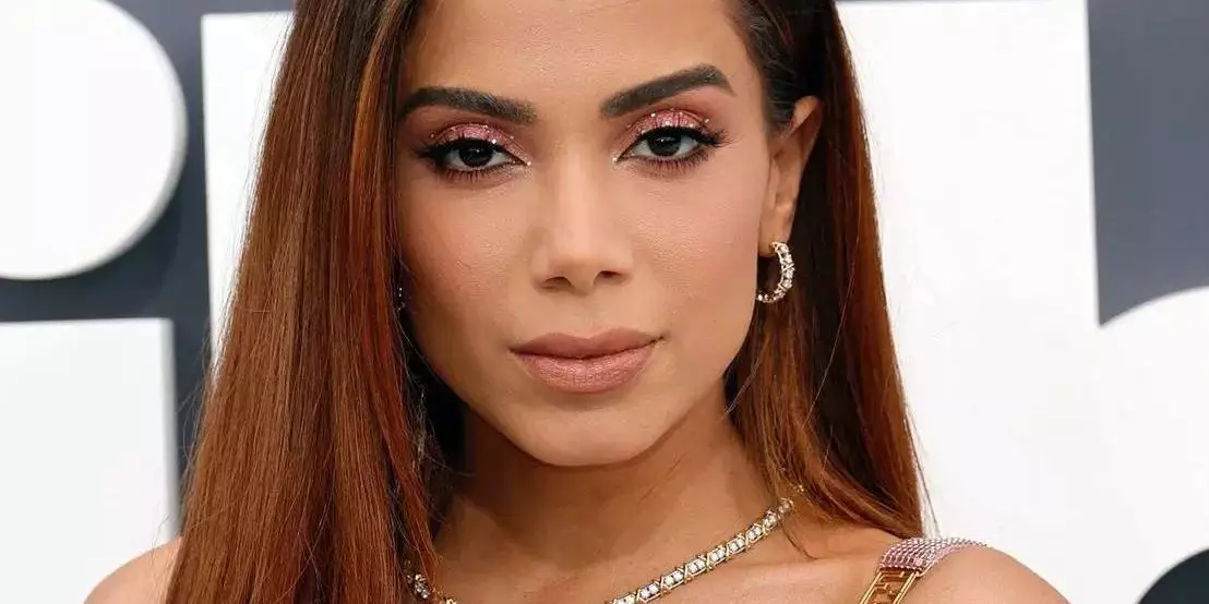 Anitta, Bolsonaro, Anitta e Bolsonaro, Treta, Treta de Anitta, Treta de Anitta e Bolsonaro, Jair Bolsonaro, Anitta Entrevista, Interview Magazine, Twitter, Facebook, Instagram Anitta, Dynho Alves, Mc Mirella, Nudes, Spotify, tikTok, O que aconteceu com Anitta?