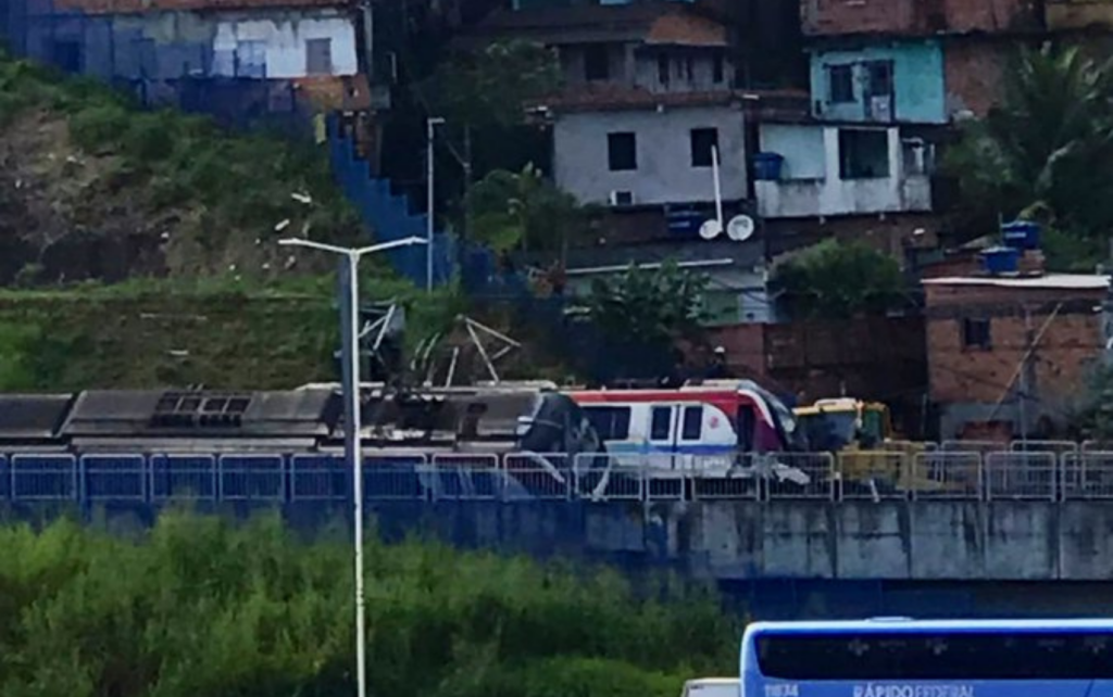 Trens, Estação Pirajá, Salvador, Bahia, Trens em Salvador, Acidente em Salvador, Acidente na estação de trem, Acidente no metrô, Metrô, Bahia, Bahia metrô, Bahia acidente trens, Descarrilamento, Trens descarrilam, Acidente deixa 6 feridos no metrô, o que aconteceu no metrô da Bahia, Tv, Online, Grátis, Br, Fm