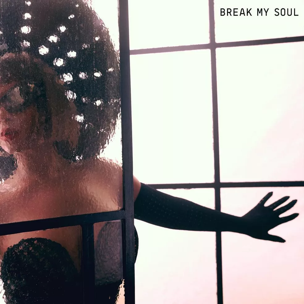 Capa do Single 'Break My Soul', de Beyoncé traz um tom de mistério e um estilo inovador para o álbum novo.