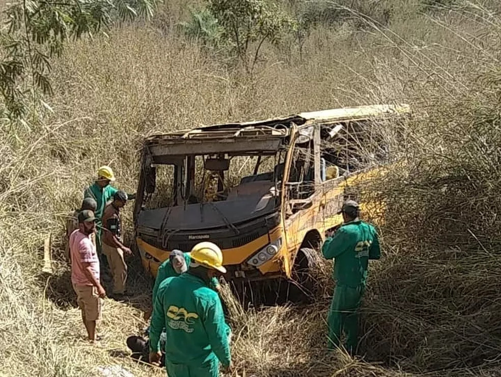 Cariraçu, Ceará, Ônibus caiu na ribanceira, ônibus cai e três morrem, ônibus cai com time amador, ônibus cai no ceará, acidente Cariraçu, Acidente Ceará Onibus, Onibus Cariraçu, tv online, tv online grátis, tv online br, tv online brasil, tv online fm, record , record ao vivo, assistir record ao vivo