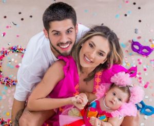 Virginia mostra detalhes da decoração do quarto da filha