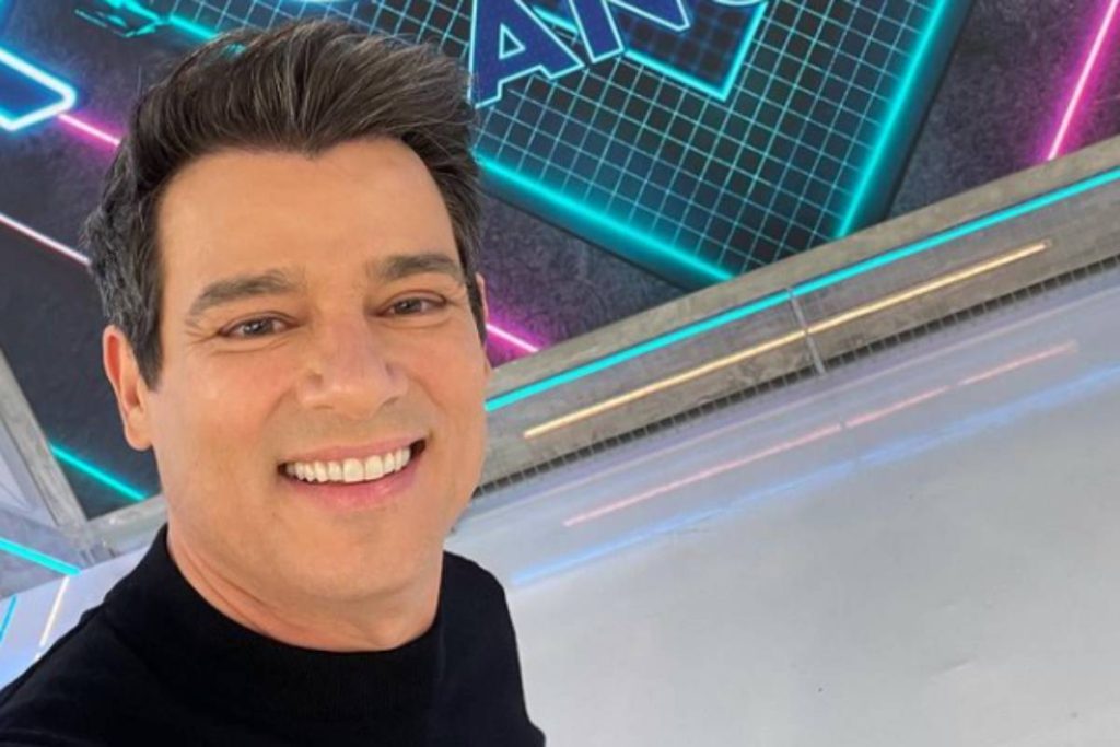 Celso Portiolli vai sair do SBT, Celso Portiolli, Celso Portiolli SBT, Apresentador fora do SBT, O que aconteceu com Celso Portiolli, Carlos Alberto de Nóbrega, Renata de Nóbrega, O Pod é Nosso