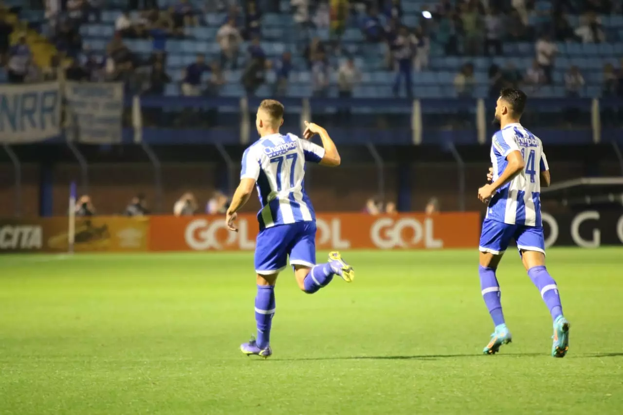 Onde assistir Santos x Avaí pelo Campeonato Brasileiro online (05). foto: reprodução.