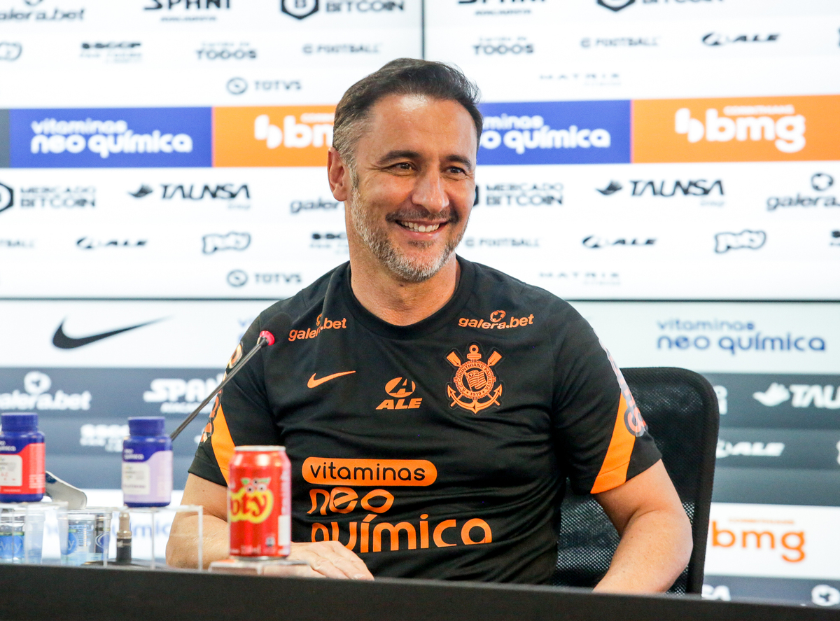 Vítor Pereira lamenta ter que deixar o Corinthians e explica motivos. foto: reprodução.