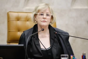 Rosa Weber retira indulto de Bolsonaro a PMs condenados no Carandiru