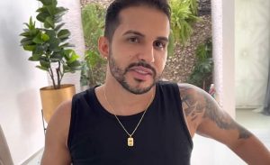 Babal Guimarães é flagrado maltratando cão