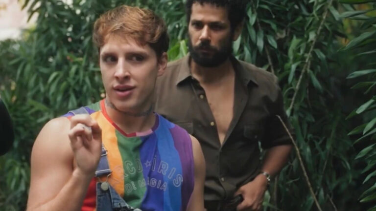 Ramiro (Amaury Lorenzo) e o funcionário Kelvin (Diego Martins) novela Terra e Paixão (Foto: Reprodução)