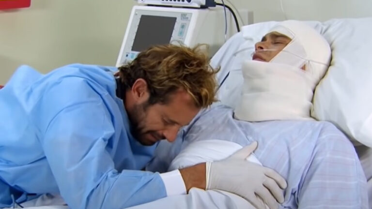 Rodrigo e o irmão em Um Refúgio para o Amor (Foto: Divulgação)