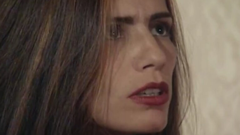 Raquel (Glória Pires) na novela Mulheres de Areia (Foto: Reprodução)