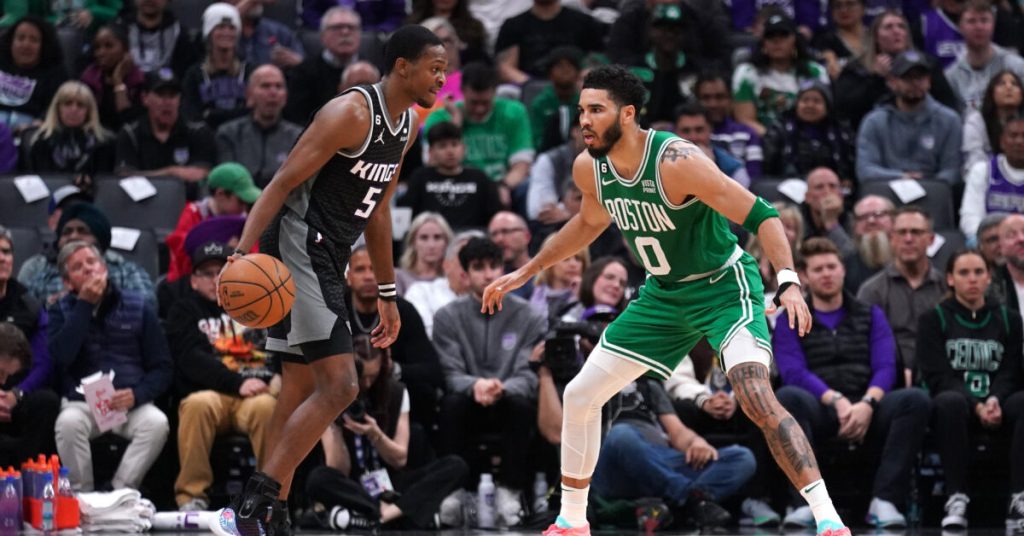 Posteriormente Kings x Boston Celtics se enfrentam em uma partida interconferência que vale muito para ambas as equipes.