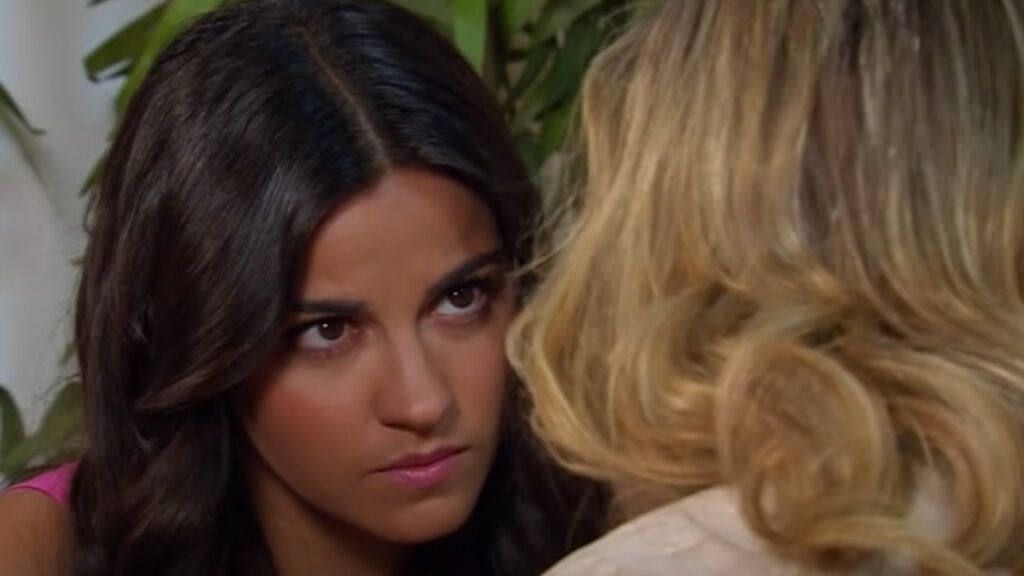 Esmeralda e Monica em A Gata. (Foto: Divulgação)